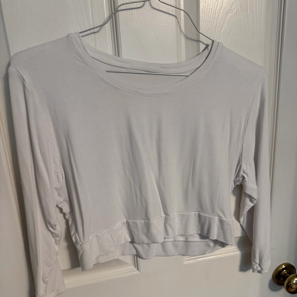 Women’s White Long-Sleeve Cropped Top